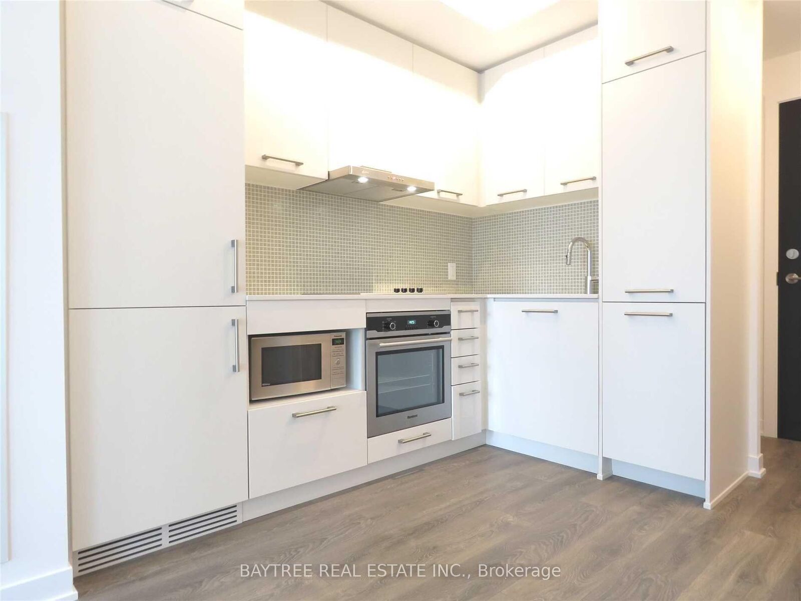 Property Photo:  87 Peter Street 2416  ON M5V 2G4 
