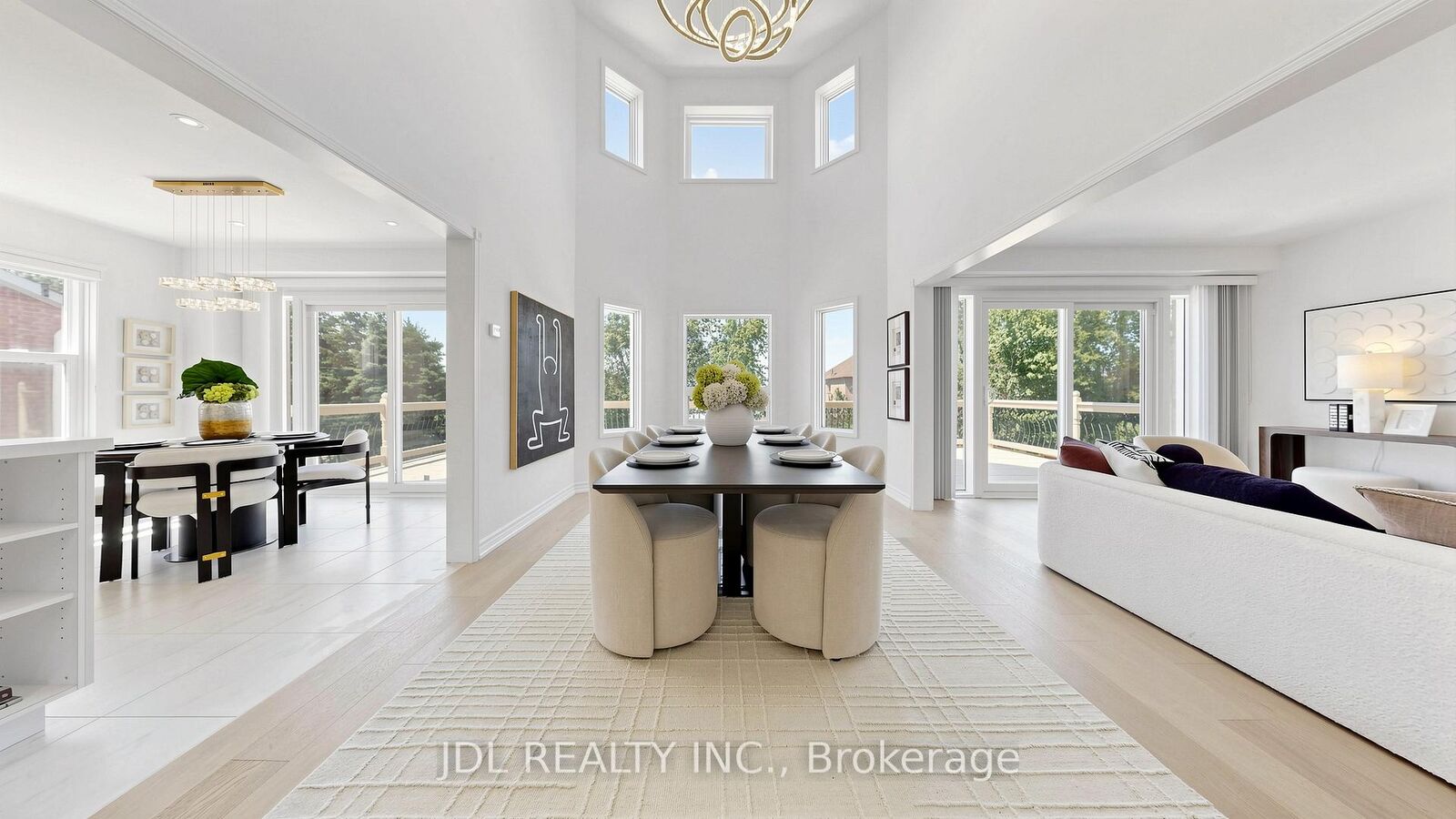 Property Photo:  36 Chartwell Crescent  ON L4P 3N8 