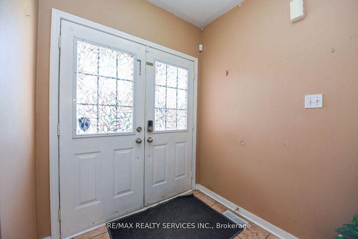 Property Photo:  172 Native Landing Crescent Upper  ON L6X 5A7 