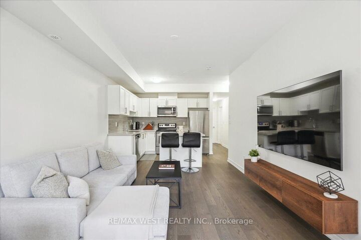 Property Photo: 196 Pine Grove Road 25 ON L4L 0H8