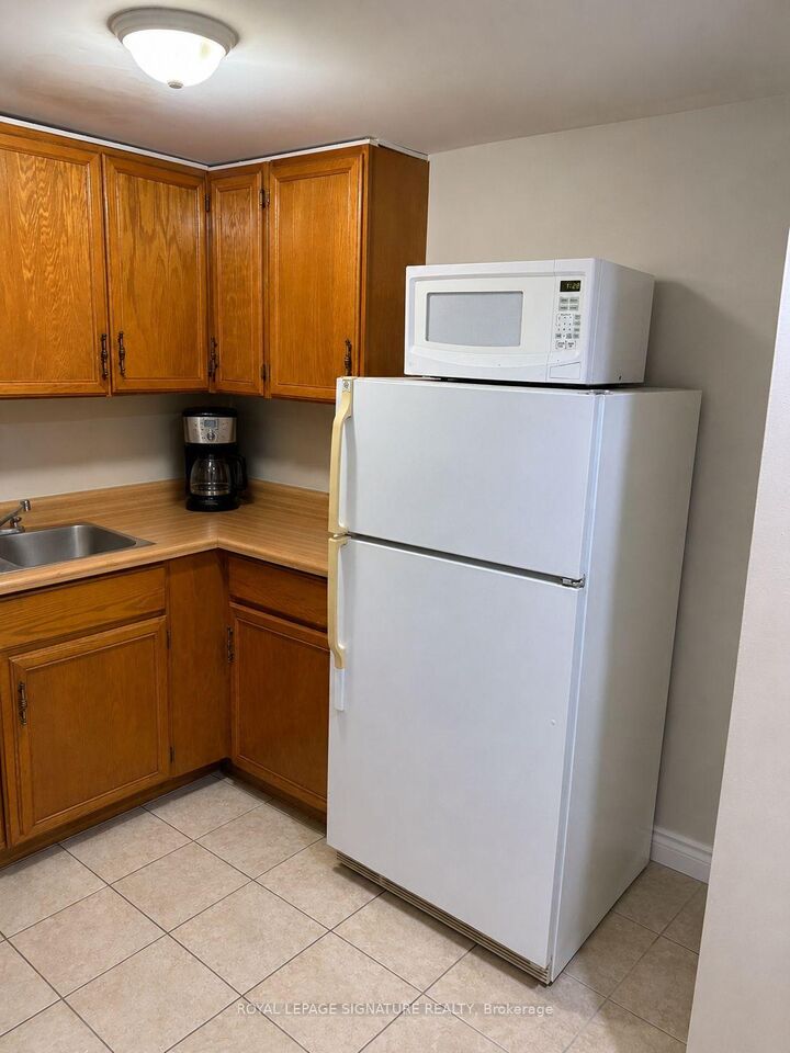 Property Photo: 137 Madoc Drive Lower ON L6V 2A5