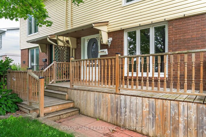 Property Photo: 108 Fieldgate Drive ON K2J 1T9