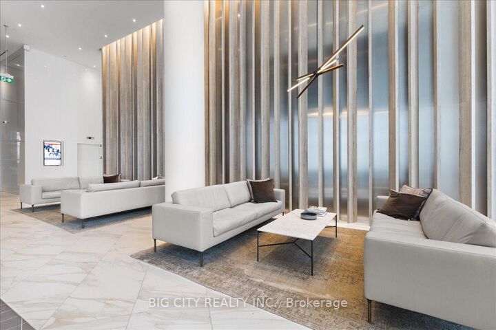 Property Photo:  3900 Confederation Parkway 4012  ON L5B 0M3 