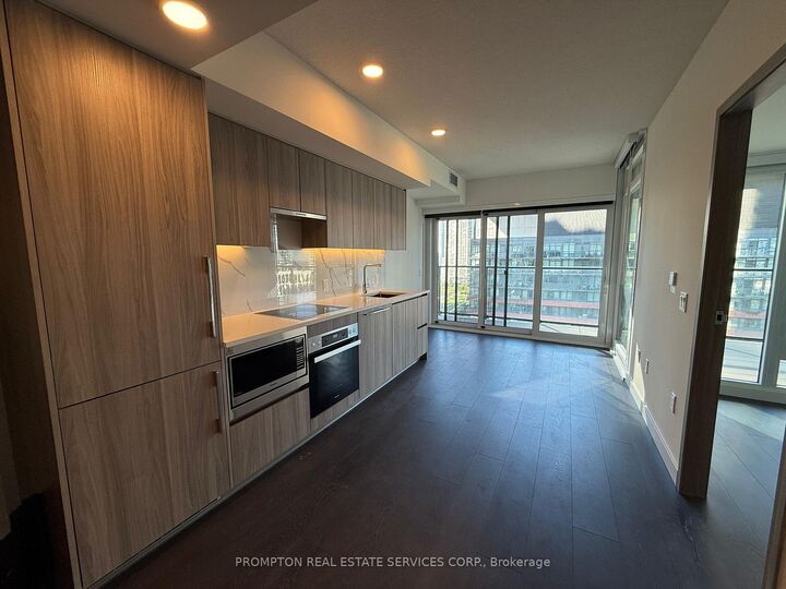 Property Photo:  3 Concord Cityplace Way 1715  ON M5V 0X4 