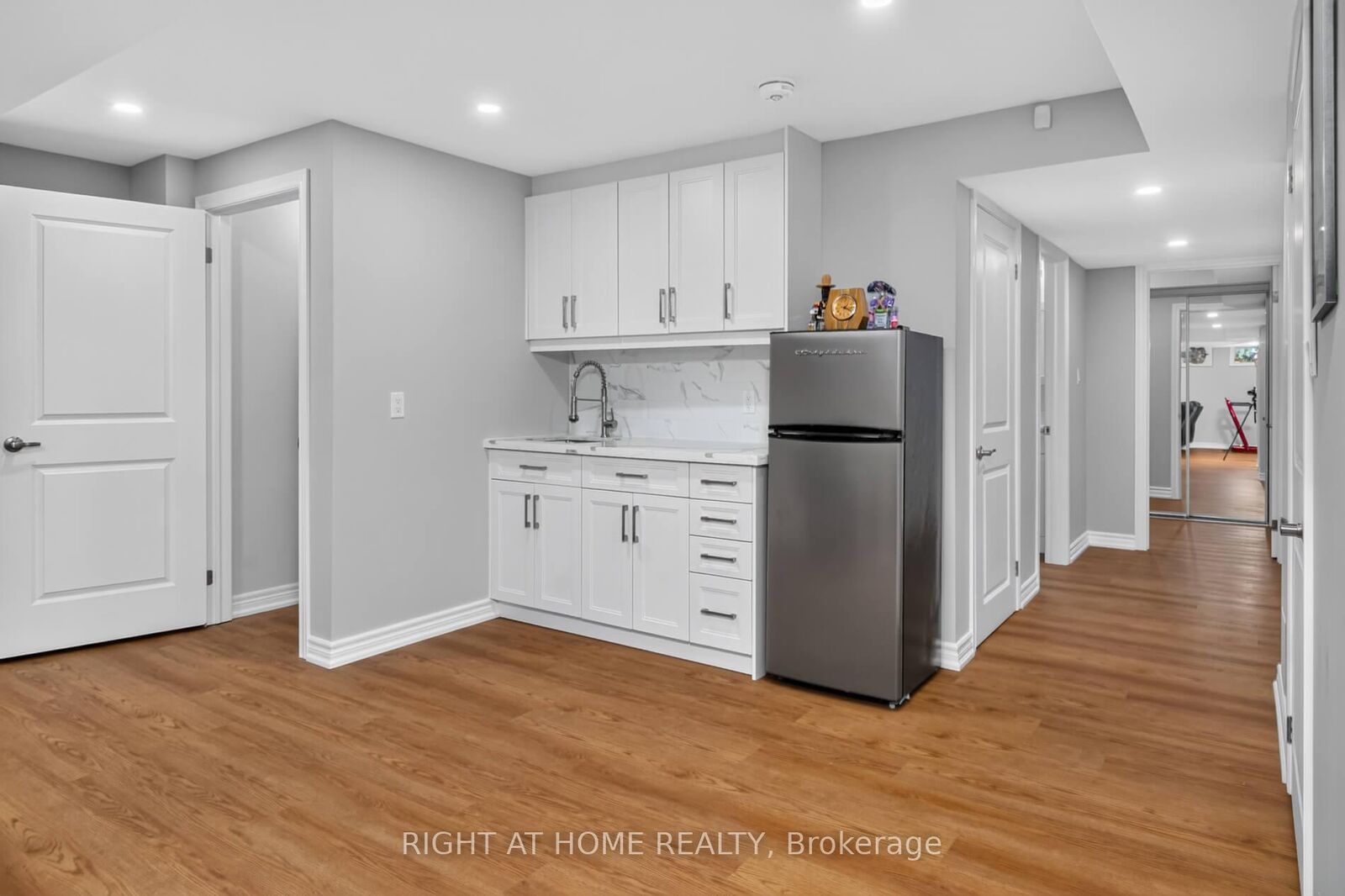 Property Photo: 9 Tea Rose Drive ON L6R 4B6