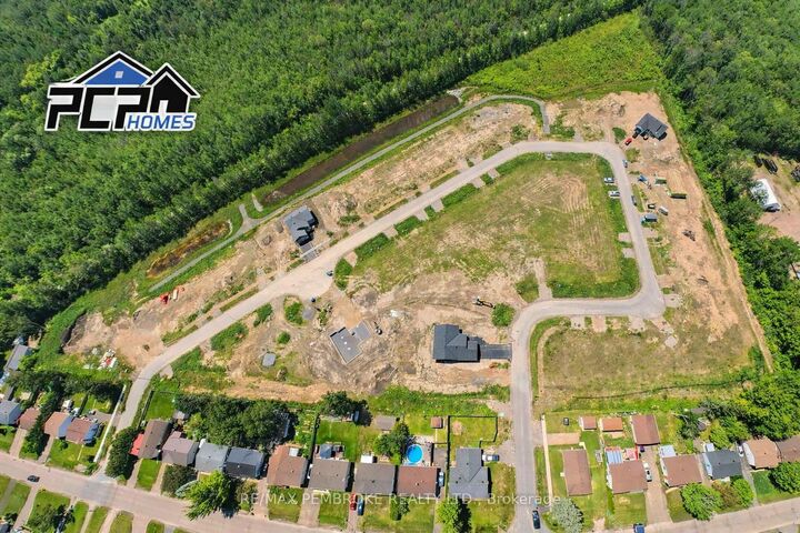 Property Photo:  53 Eddy Crescent  ON K8A 0M1 