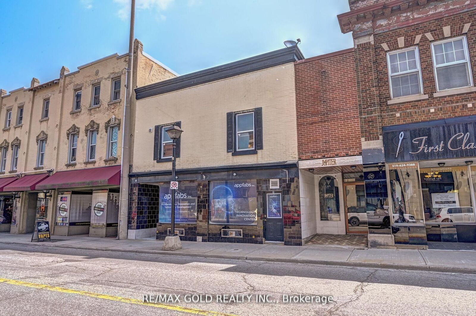 Property Photo:  13-15 Ainslie Street 3  ON N1R 3J3 