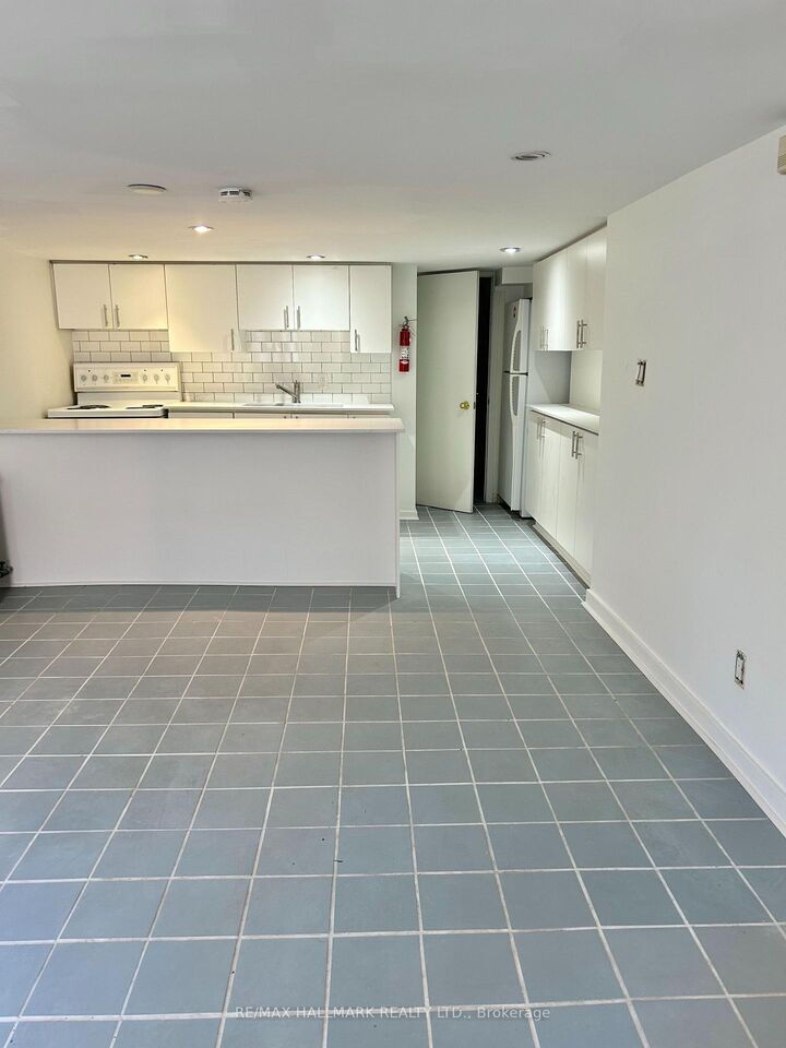 Property Photo:  375 Palmerston Boulevard Lower  ON M6G 2N5 