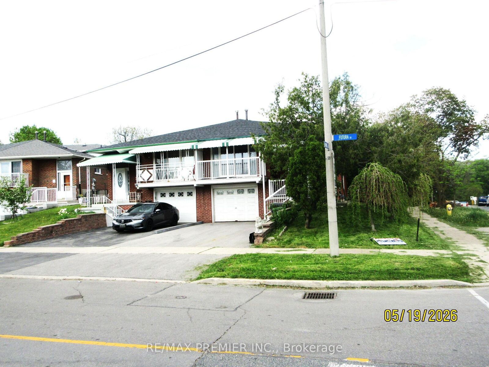 Property Photo:  1 Futura Drive  ON M3N 2L6 