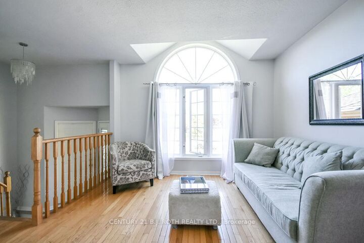 Property Photo:  53 Forest Dale Drive  ON L4M 6M9 