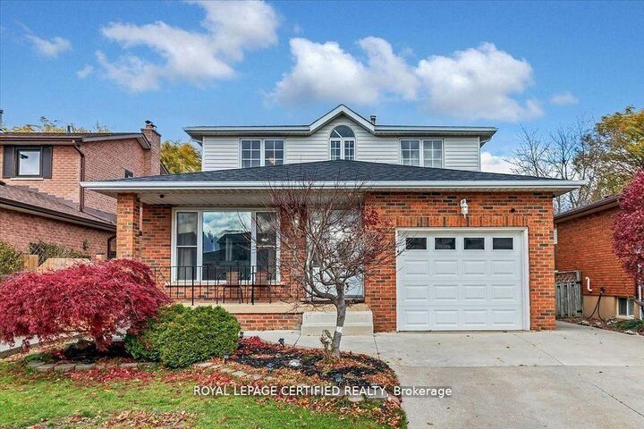 35 Trenholme Crescent — photo 1