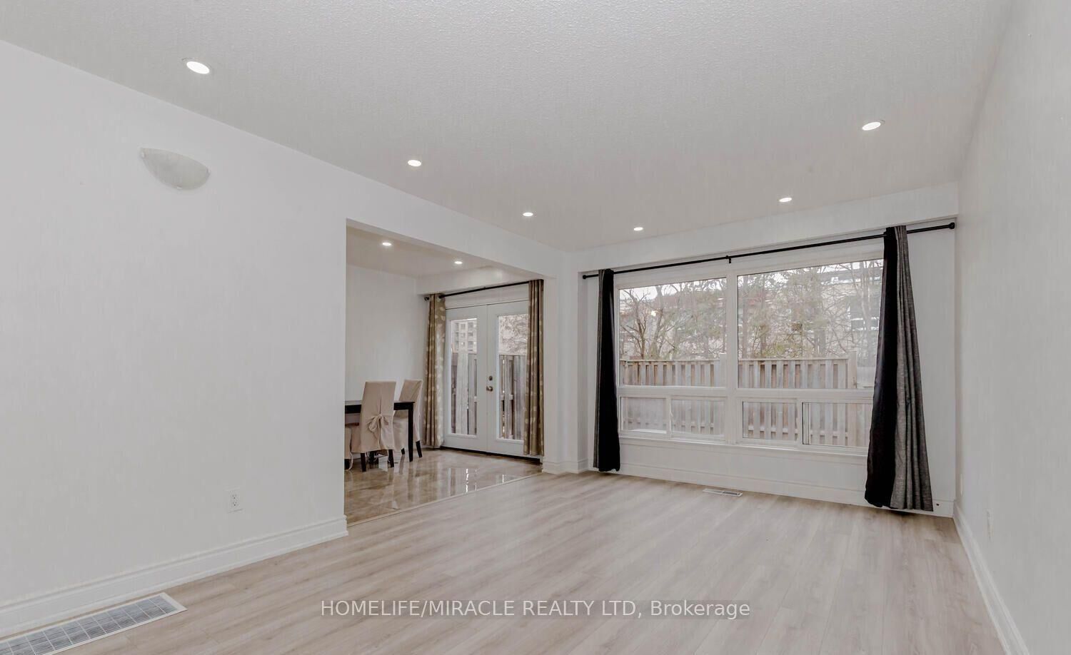 Property Photo:  7500 Goreway Drive 56  ON L4T 3C7 