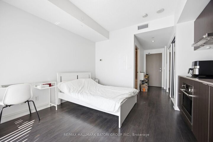 Property Photo:  100 Harbour Street 4611  ON M5J 0B5 