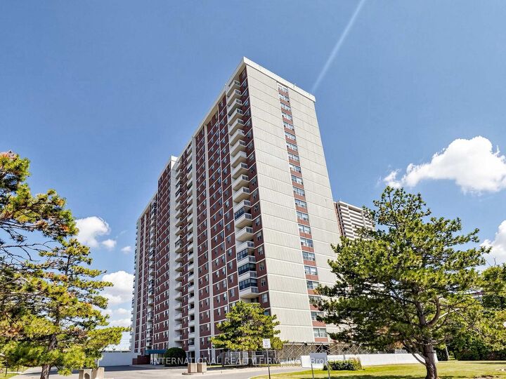 Property Photo: 205 Hilda Avenue 1812 ON M2M 4B1