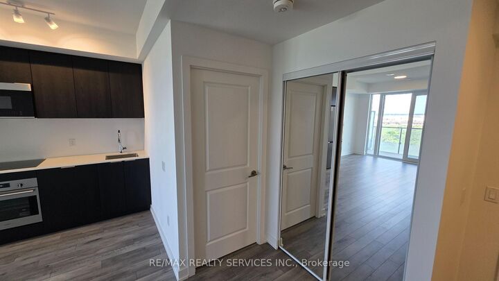 Property Photo:  15 Skyridge Drive 2210  ON L6P 4S3 