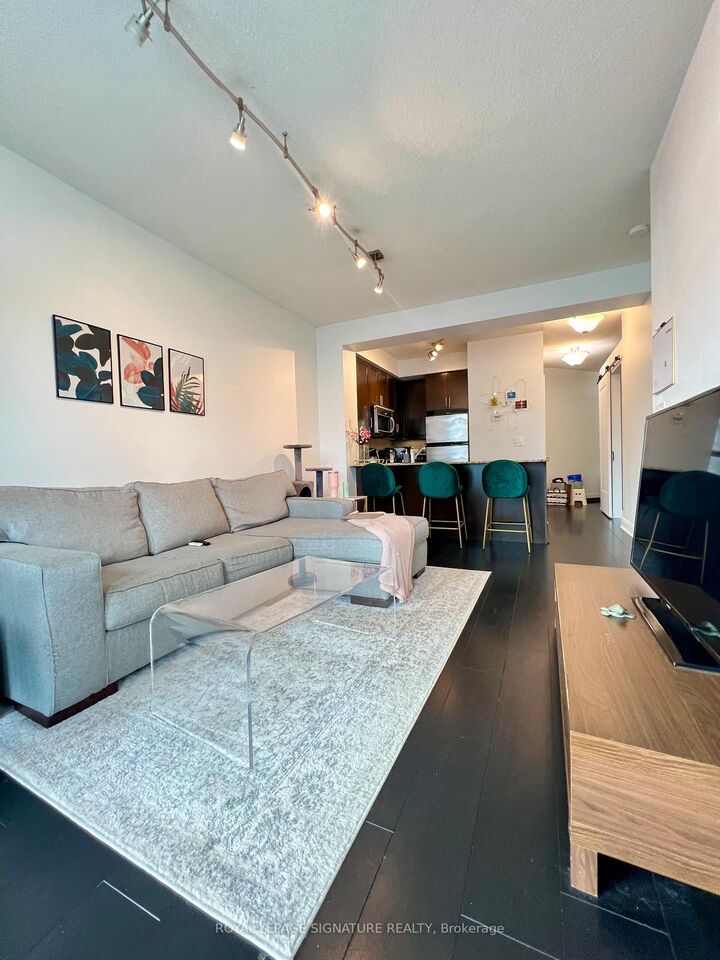 Property Photo: 80 Absolute Avenue 607 ON L4Z 0A5