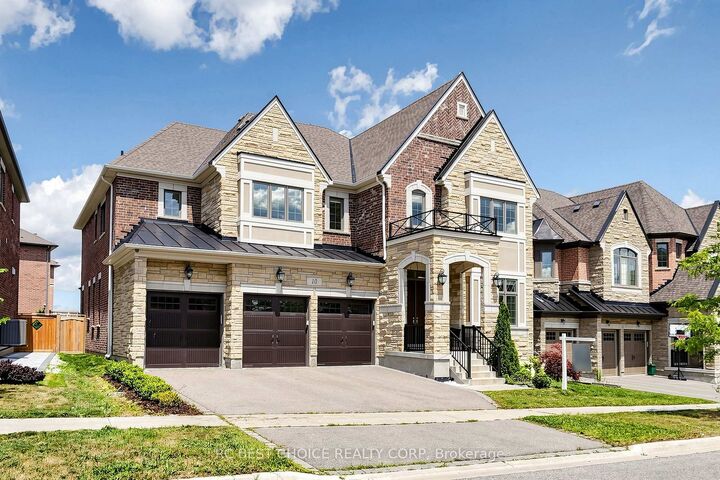 Property Photo: 10 Ridgepoint Road ON L4H 4V2