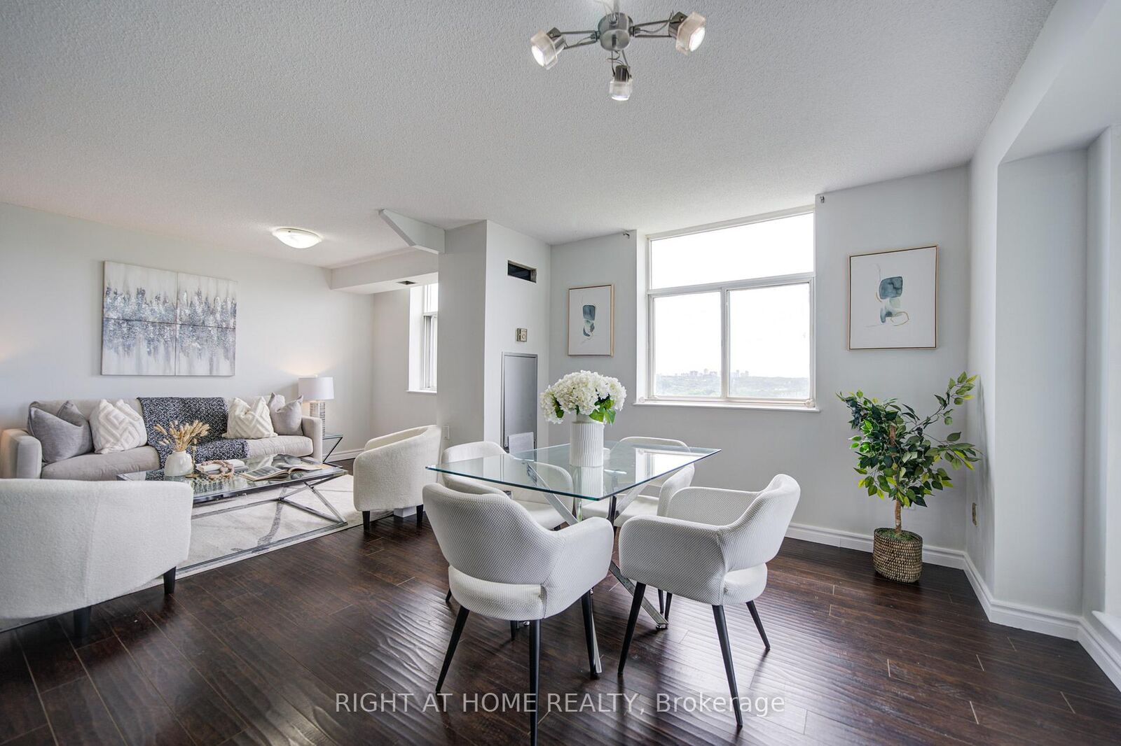 Property Photo:  3559 Eglinton Avenue W 1311  ON M6M 5C6 
