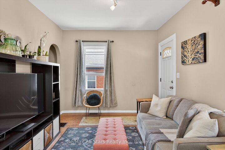 Property Photo:  90 Glenelg Street W  ON K9V 2V9 