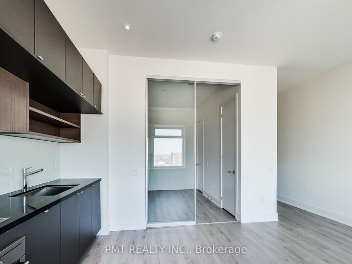 Property Photo: 111 St. Clair Avenue W 1525 ON M4V 1N5