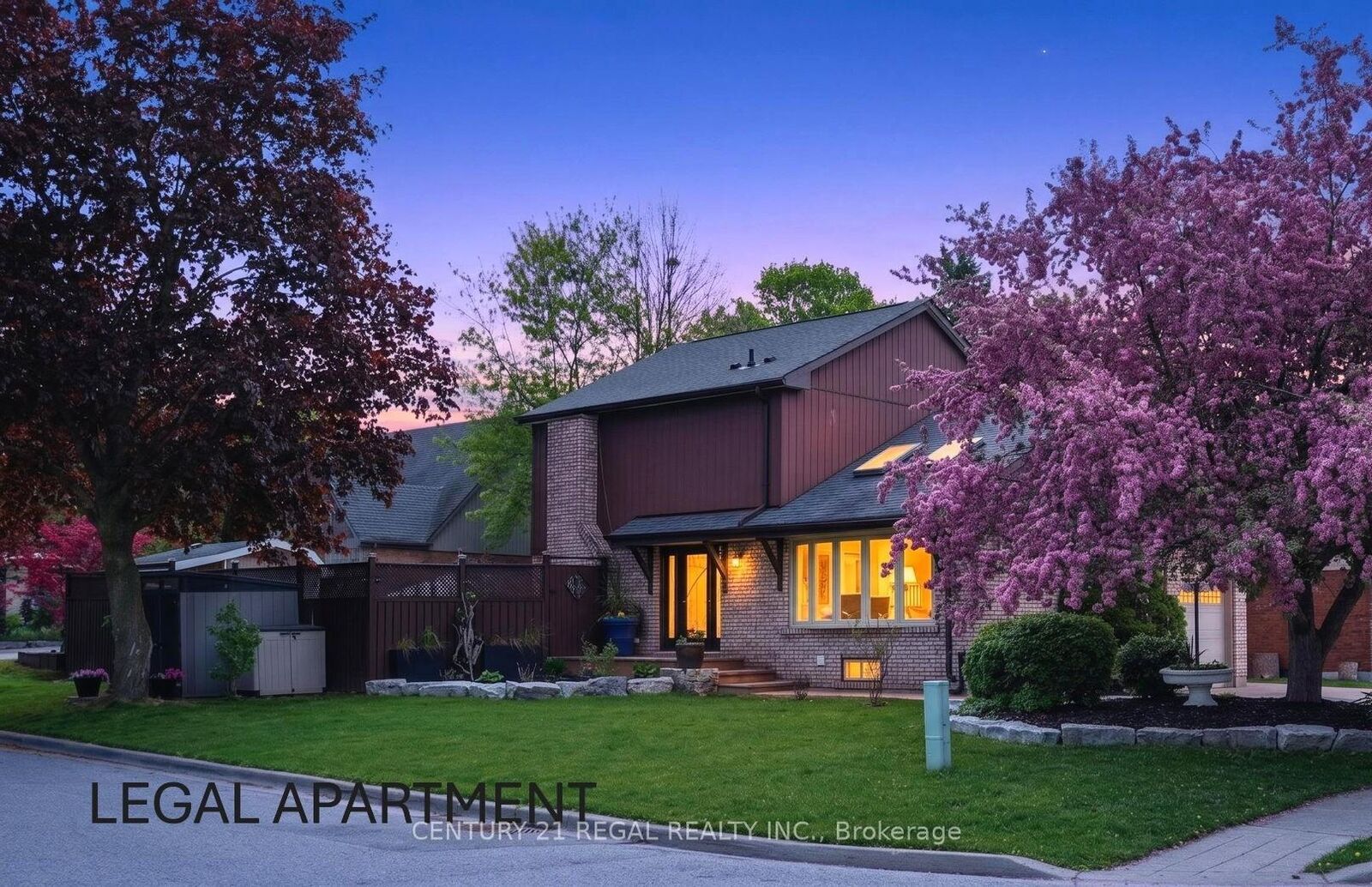 Property Photo:  481 Camelot Drive W  ON L1K 1M5 