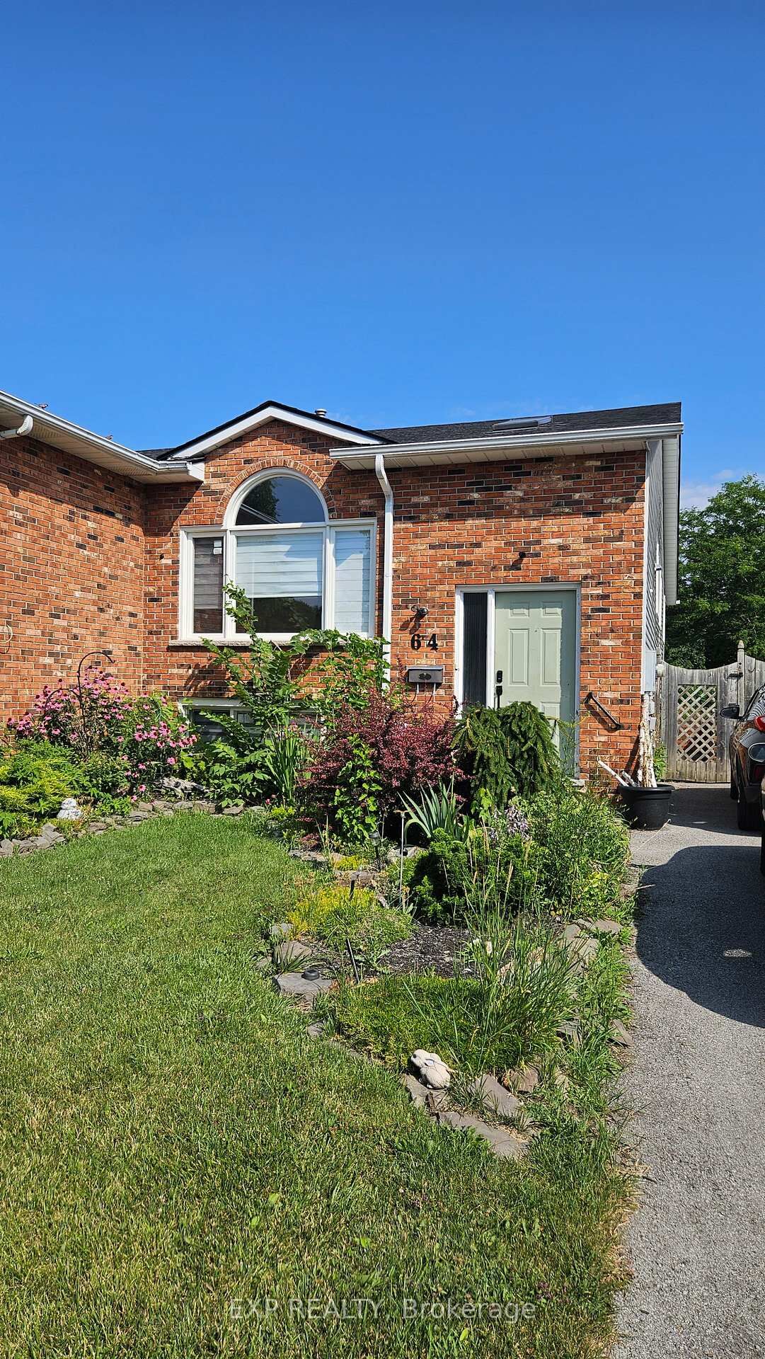 Property Photo:  64 Chapel Hill Crescent Lower  ON L3C 6G9 