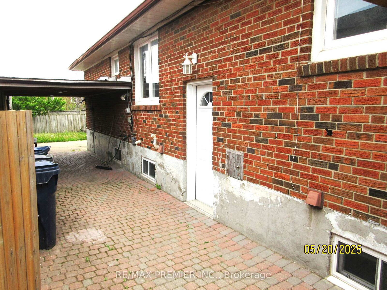 Property Photo: 100 Snowood Court ON M3N 1E8