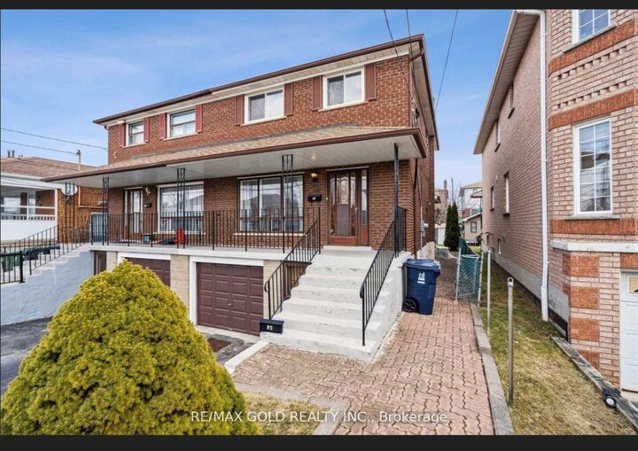 Property Photo:  39 Magnolia Avenue  ON M1K 3K3 