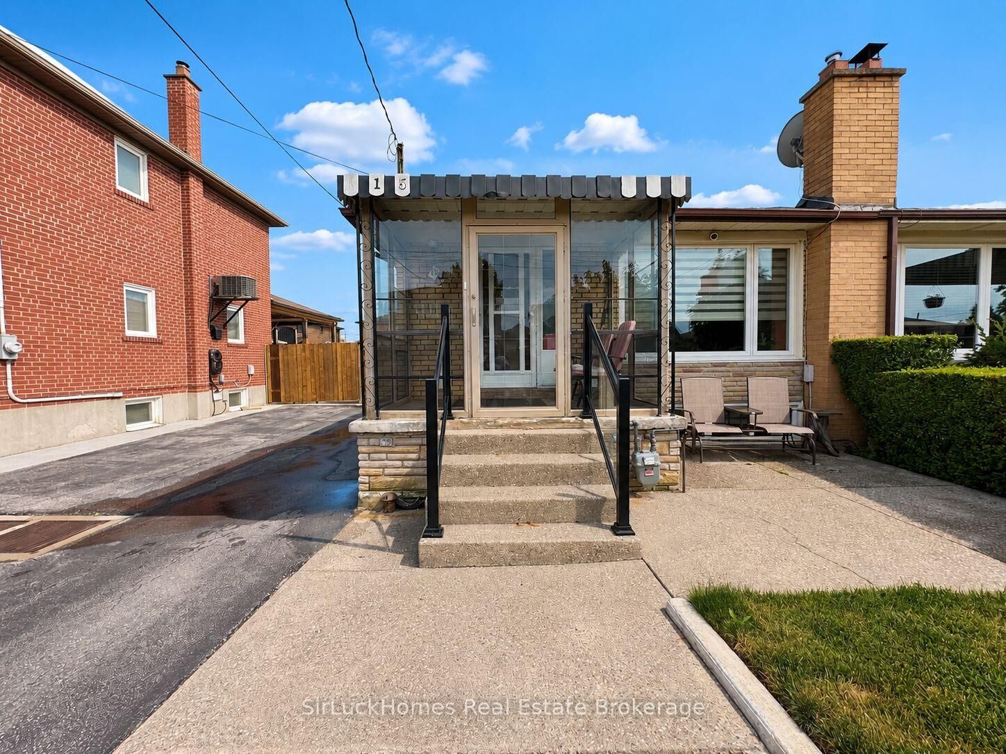 Property Photo:  15 Snowood Court  ON M3N 1E7 