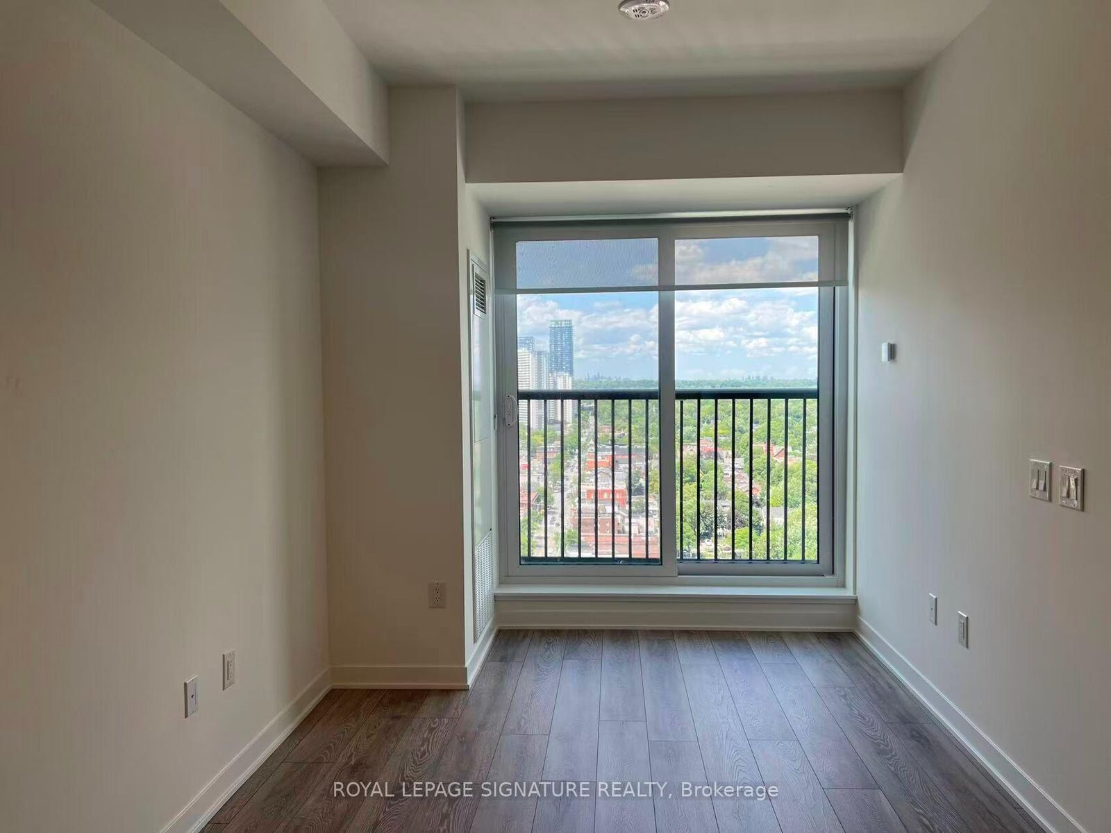 Property Photo:  10 Oak Street 2209  ON M5A 0Z1 