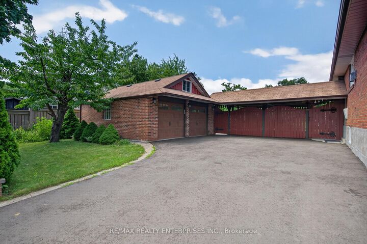 Property Photo:  1282 Daimler Road  ON L5J 3T2 