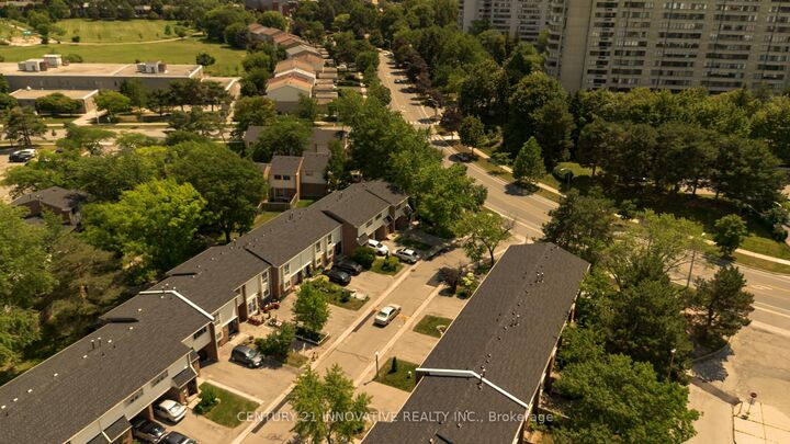 Property Photo:  2451 Bridletowne Circle 19  ON M1W 2Y4 