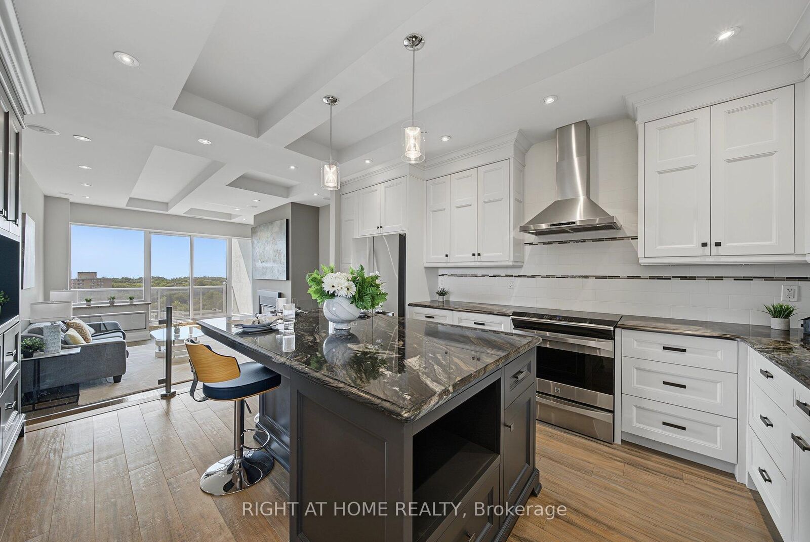 Property Photo:  20 Speers Road 1206  ON L6K 3R5 