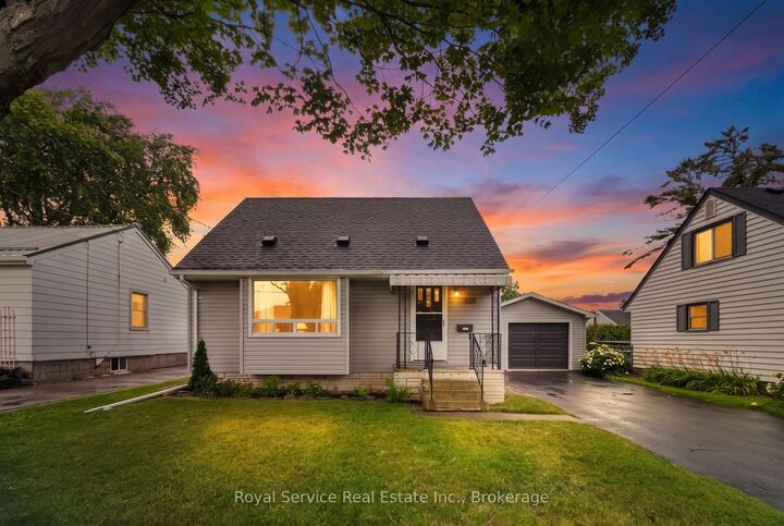 558 Burnham Street — photo 1