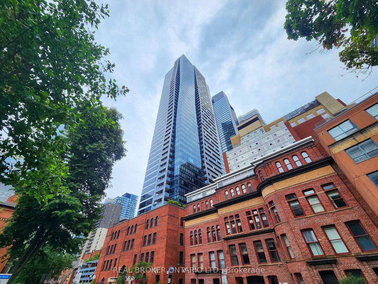Property Photo:  5 St Joseph Street 2803  ON M4Y 0B6 