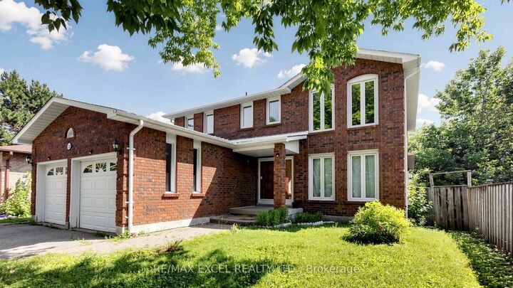 Property Photo:  21 Mary Gapper Crescent  ON L4C 7L9 
