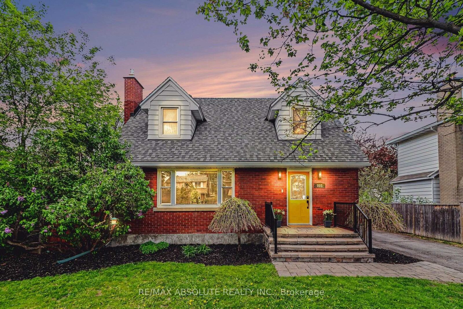 Property Photo:  805 Smyth Road  ON K1G 1P2 