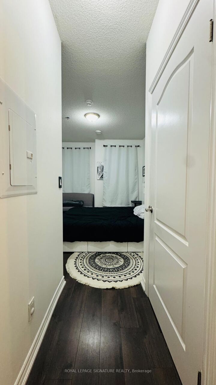 Property Photo:  1370 Costigan Road 107  ON L9T 8X7 
