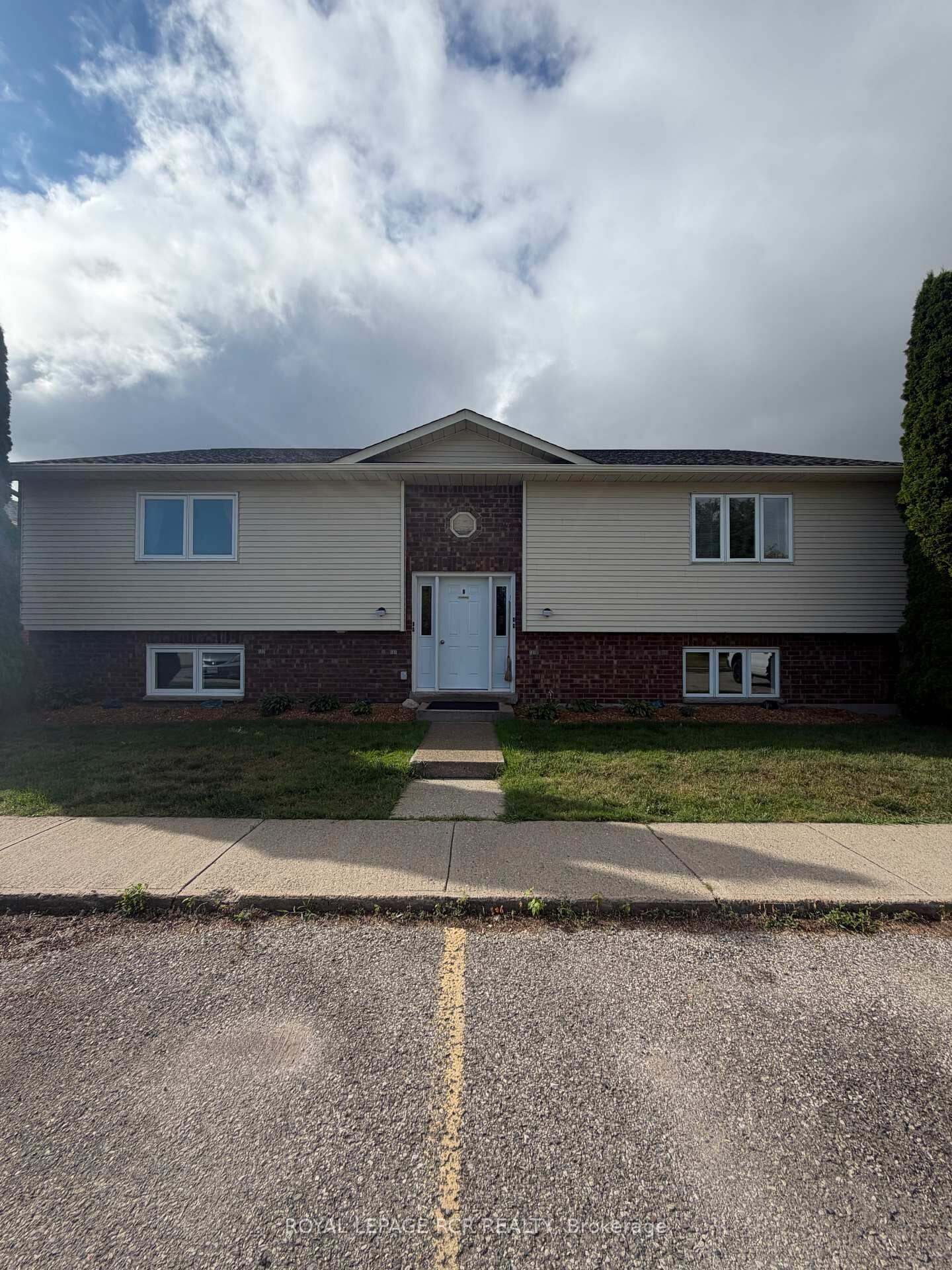 Property Photo:  50 Third Street B - Unit 4 (Lower Level)  ON L9W 2B1 