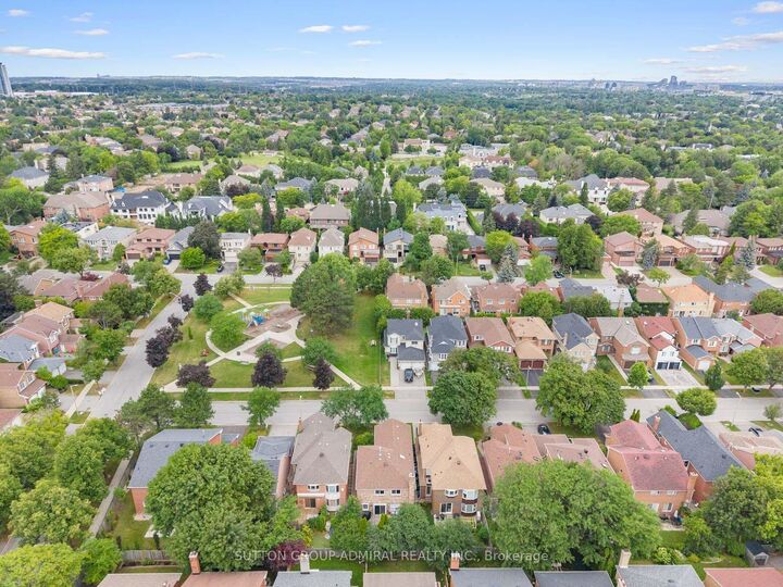 Property Photo: 19 Jessica Gardens ON L4J 3G1