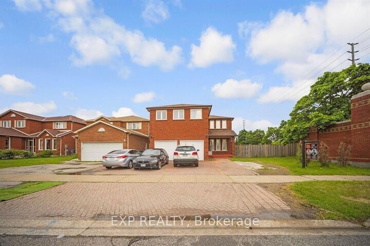 692 Huntington Ridge Drive — photo 1