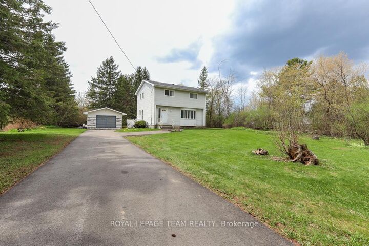 Property Photo: 1454 Stagecoach Road ON K4P 1G1