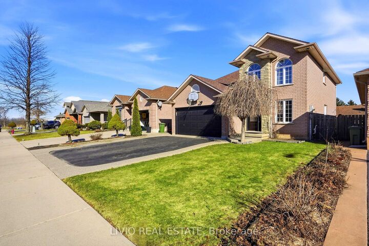 Property Photo: 19 Konstantine Court ON L9B 2T3