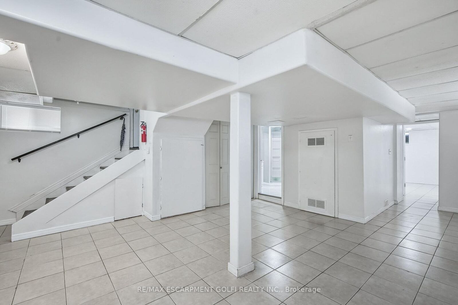 Property Photo:  4989 Willmott Street Lower  ON L2E 1Z9 
