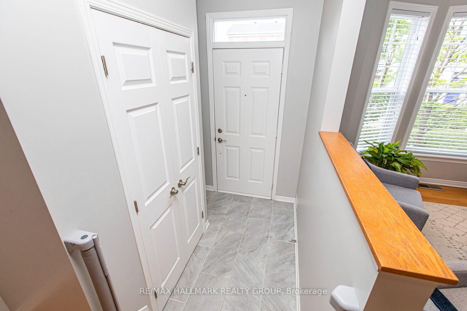 Property Photo: 55 Jardin Private ON K1K 4W1