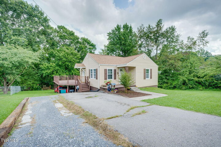 Property Photo:  207 Johnston Avenue  TN 37620 