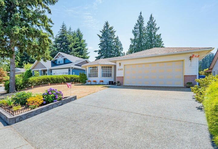 Property Photo:  2145 Michigan Way  BC V9R 5K3 