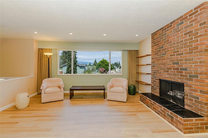 Property Photo: 2401 Bette Dr BC V9B 4N1