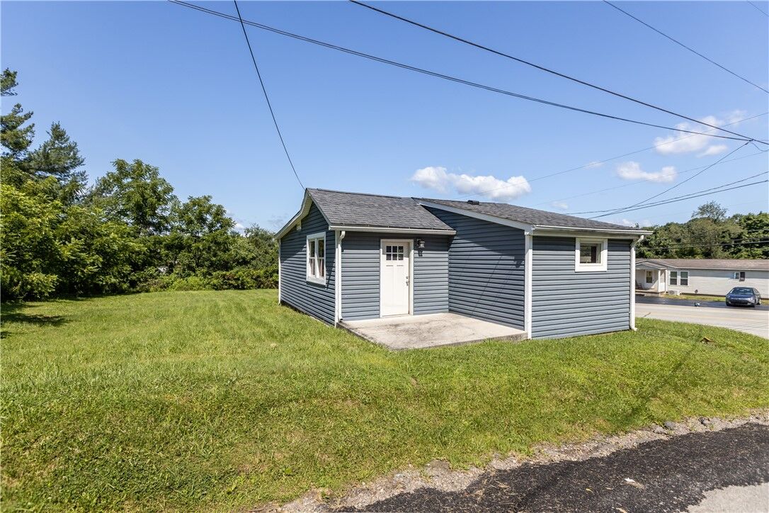 Property Photo:  28 McKinstry Hill Rd  PA 15613 