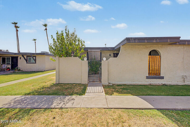Property Photo:  830 S Dobson Road 11  AZ 85202 